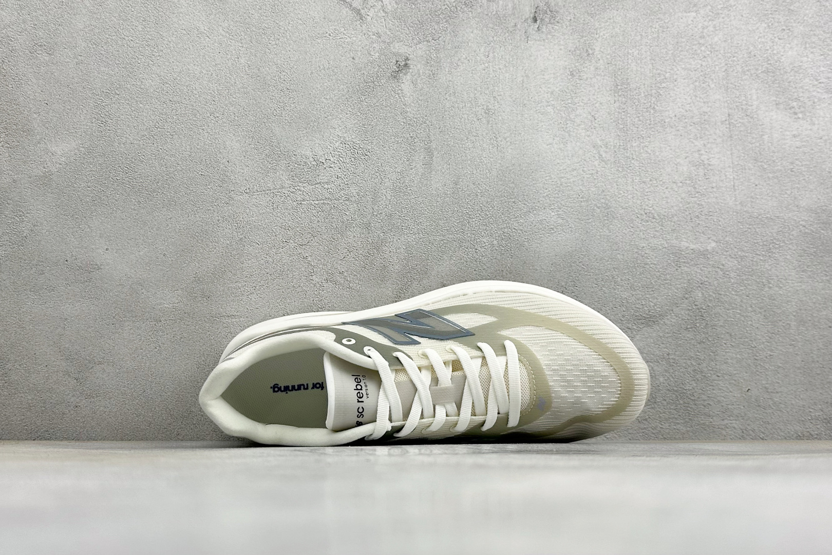 New Balance SuperComp Rebel 轻盈运动耐磨防滑低帮跑步鞋 货号：REBX42Z 尺码：36-4