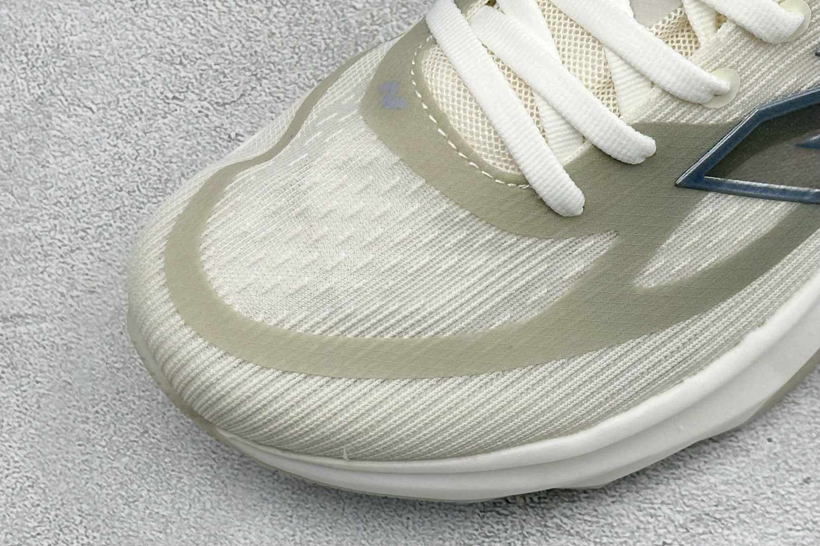 New Balance SuperComp Rebel 轻盈运动耐磨防滑低帮跑步鞋 货号：REBX42Z 尺码：36-4