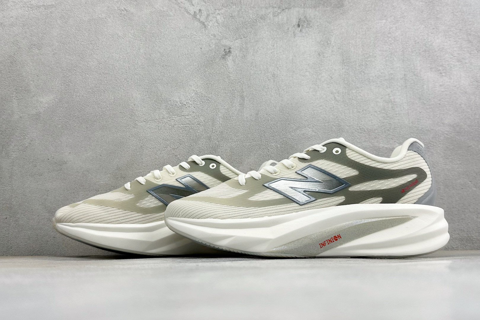 New Balance SuperComp Rebel 轻盈运动耐磨防滑低帮跑步鞋 货号：REBX42Z 尺码：36-4
