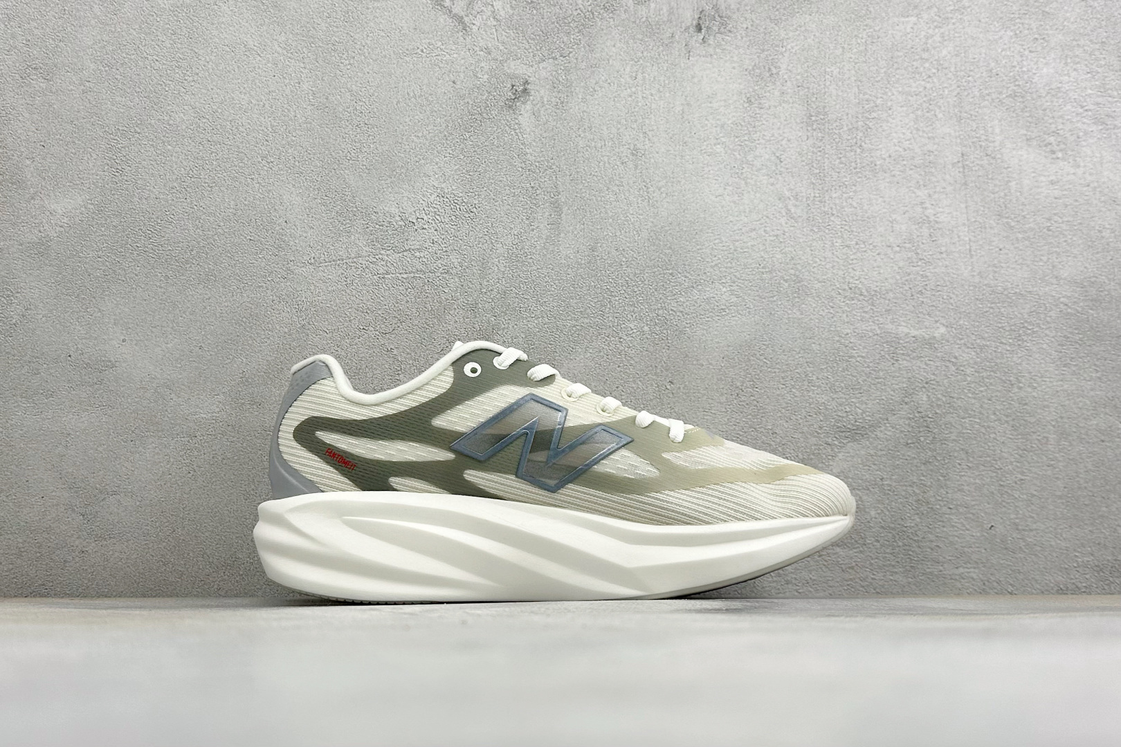 New Balance SuperComp Rebel 轻盈运动耐磨防滑低帮跑步鞋 货号：REBX42Z 尺码：36-4