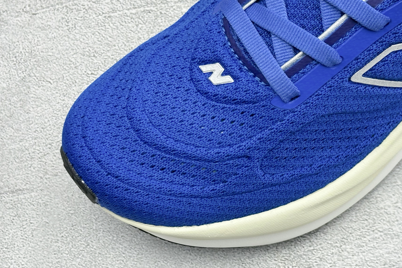NEW BALANCE 1080 缓震运动鞋NB透气运动休闲跑鞋 DETAIL INFO可靠的舒适性和高性能相结合，为日