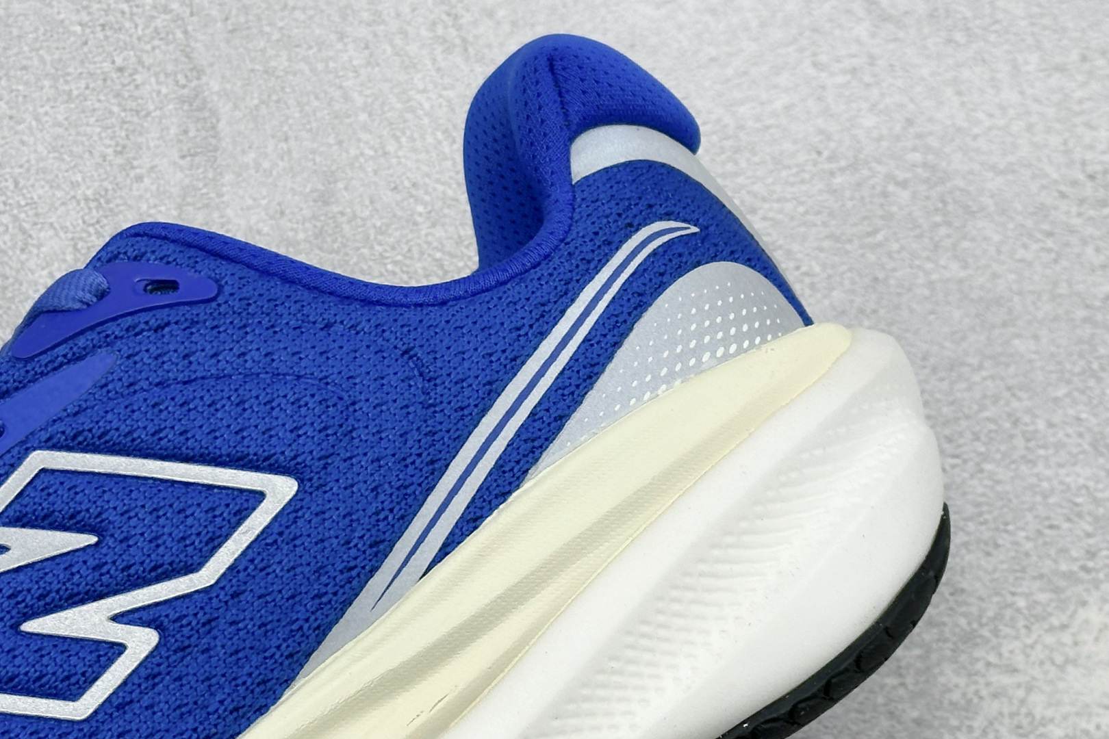 NEW BALANCE 1080 缓震运动鞋NB透气运动休闲跑鞋 DETAIL INFO可靠的舒适性和高性能相结合，为日