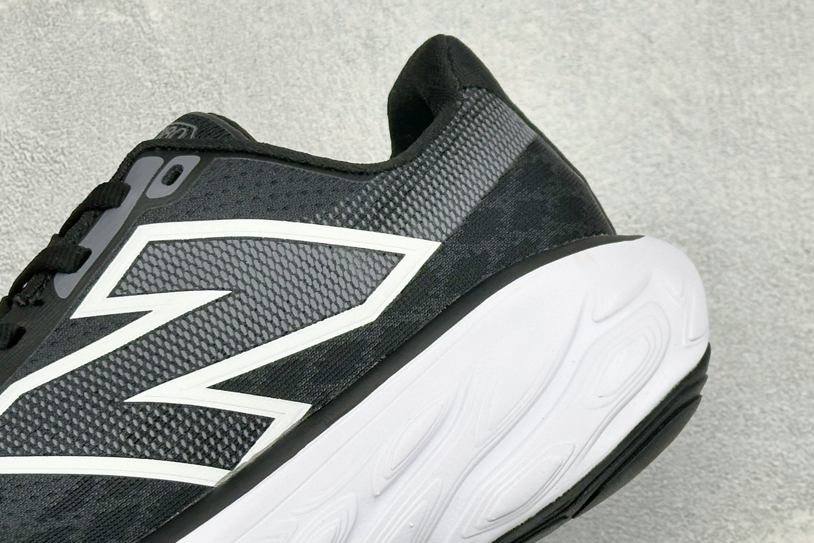 NEW BALANCE 1080V14 缓震运动鞋NB透气运动休闲跑鞋 DETAIL INFO可靠的舒适性和高性能相结合
