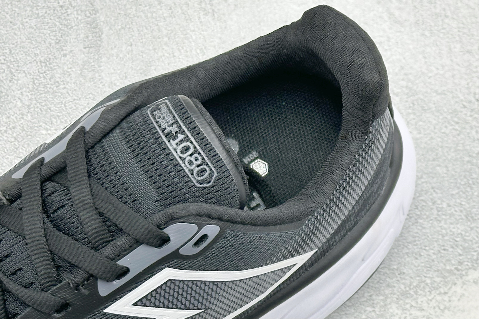 NEW BALANCE 1080V14 缓震运动鞋NB透气运动休闲跑鞋 DETAIL INFO可靠的舒适性和高性能相结合