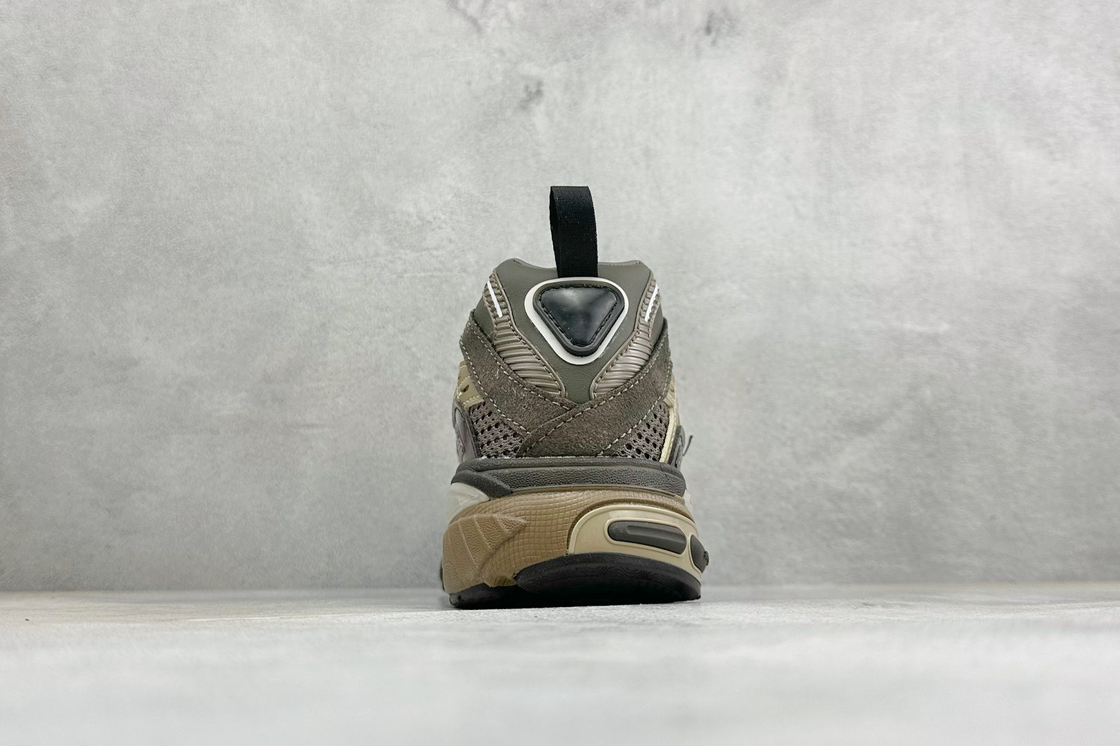 ADISTAR CUSHION SFTM 休闲运动跑鞋 货号：JR8045 尺码：36-45 