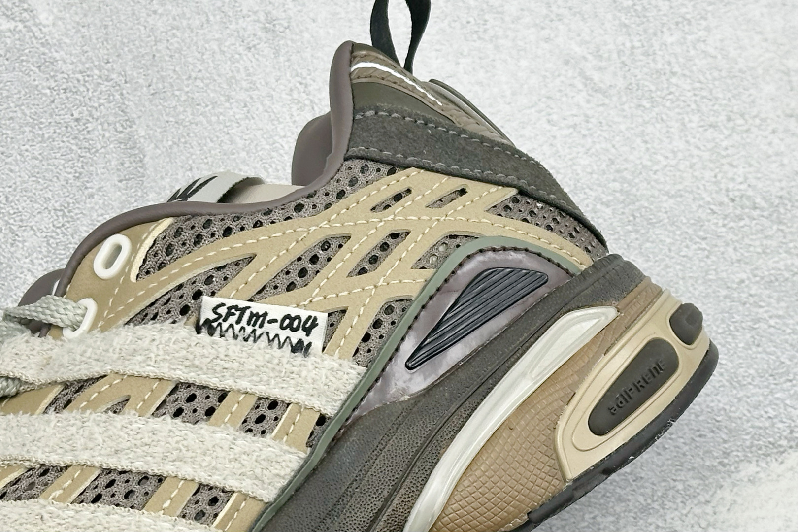 ADISTAR CUSHION SFTM 休闲运动跑鞋 货号：JR8045 尺码：36-45 