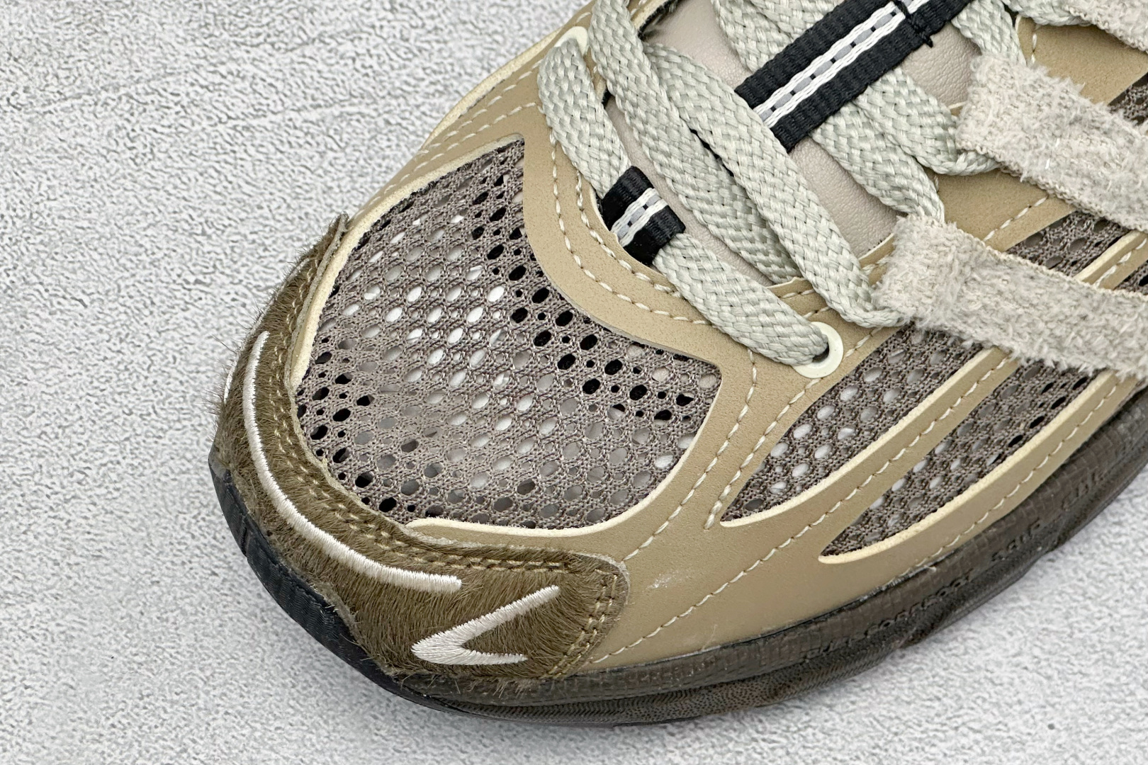 ADISTAR CUSHION SFTM 休闲运动跑鞋 货号：JR8045 尺码：36-45 