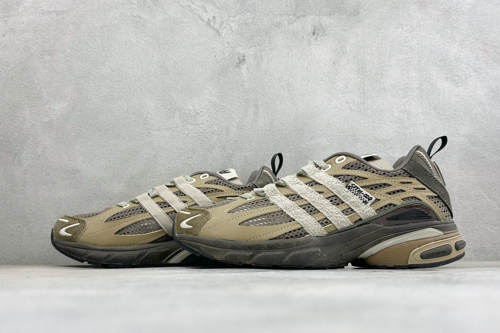 ADISTAR CUSHION SFTM 休闲运动跑鞋 货号：JR8045 尺码：36-45 