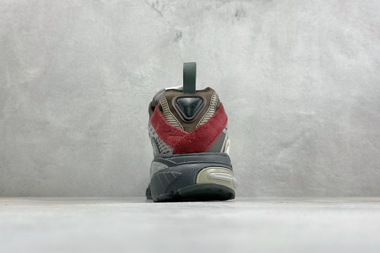 ADISTAR CUSHION SFTM 休闲运动跑鞋 货号：JH9009 尺码：36-45 