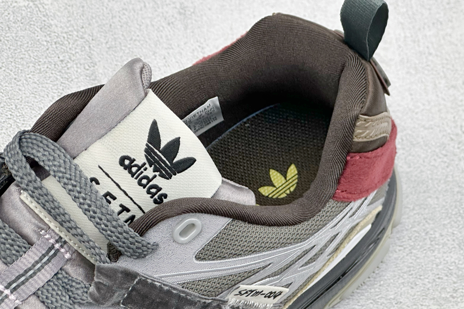 ADISTAR CUSHION SFTM 休闲运动跑鞋 货号：JH9009 尺码：36-45 