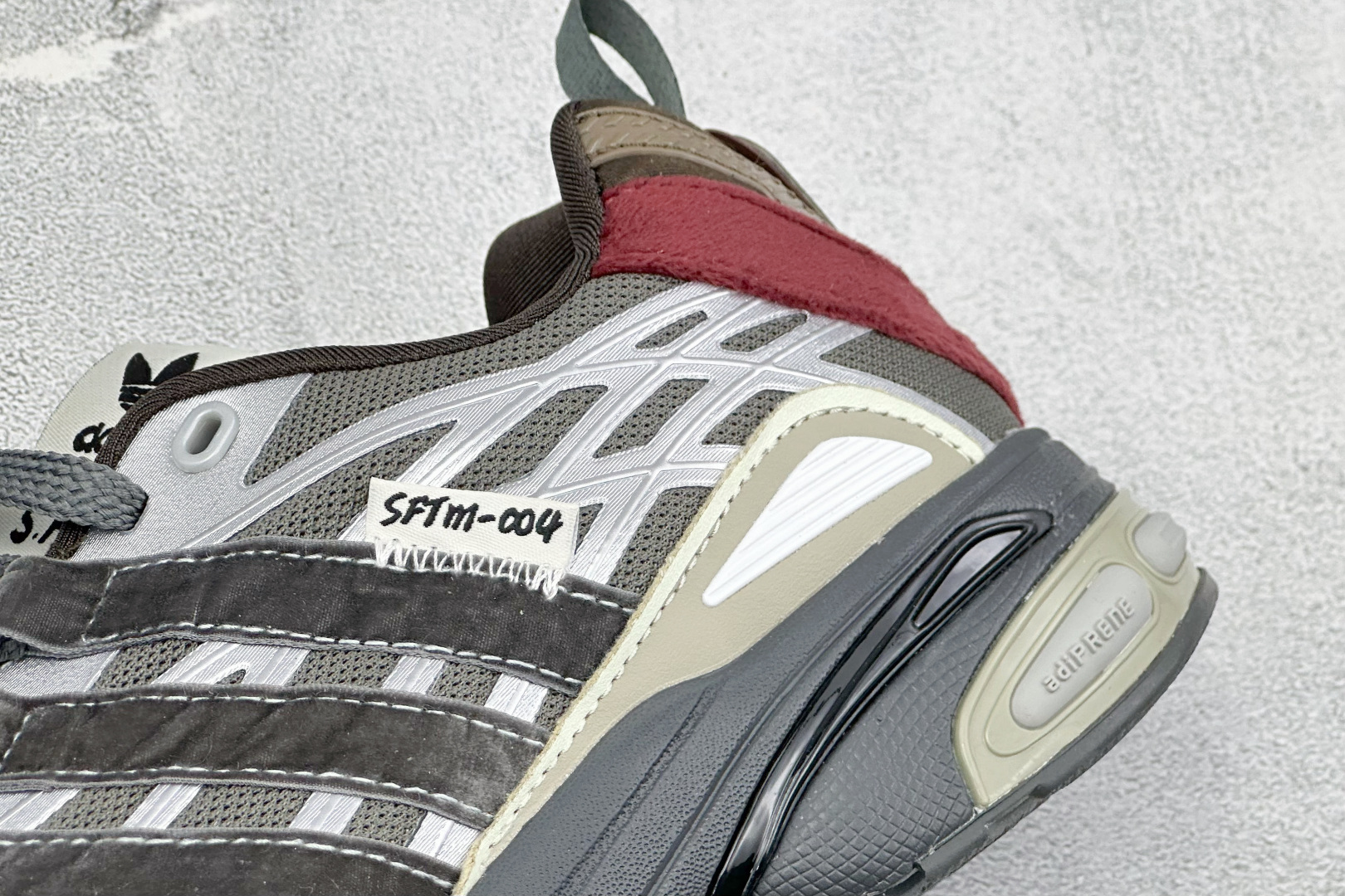 ADISTAR CUSHION SFTM 休闲运动跑鞋 货号：JH9009 尺码：36-45 