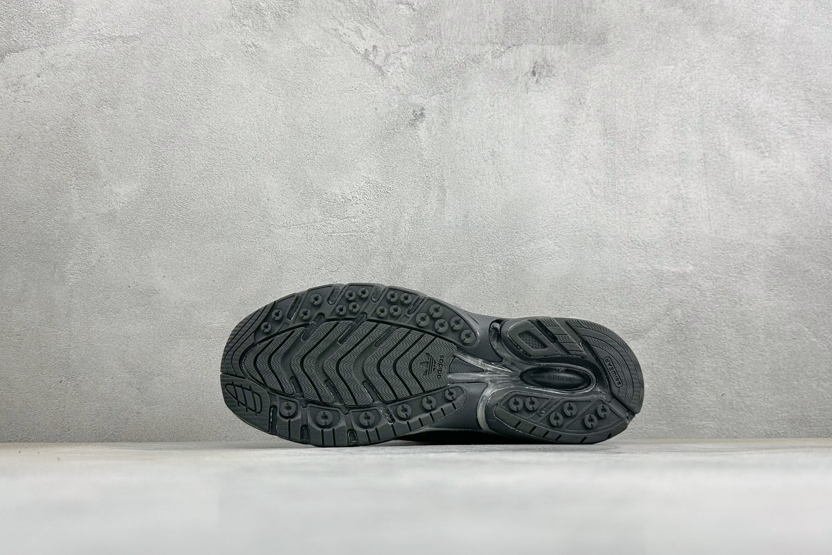ADISTAR CUSHION SFTM 休闲运动跑鞋 货号：JH9009 尺码：36-45 