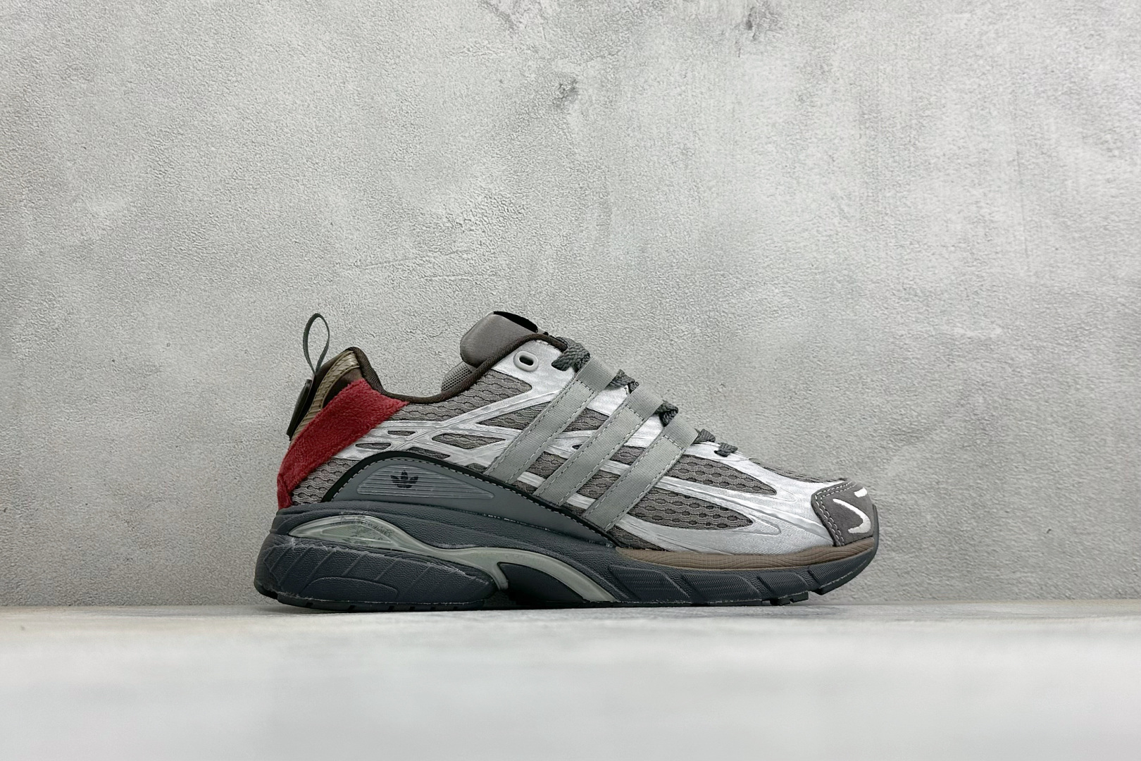 ADISTAR CUSHION SFTM 休闲运动跑鞋 货号：JH9009 尺码：36-45 