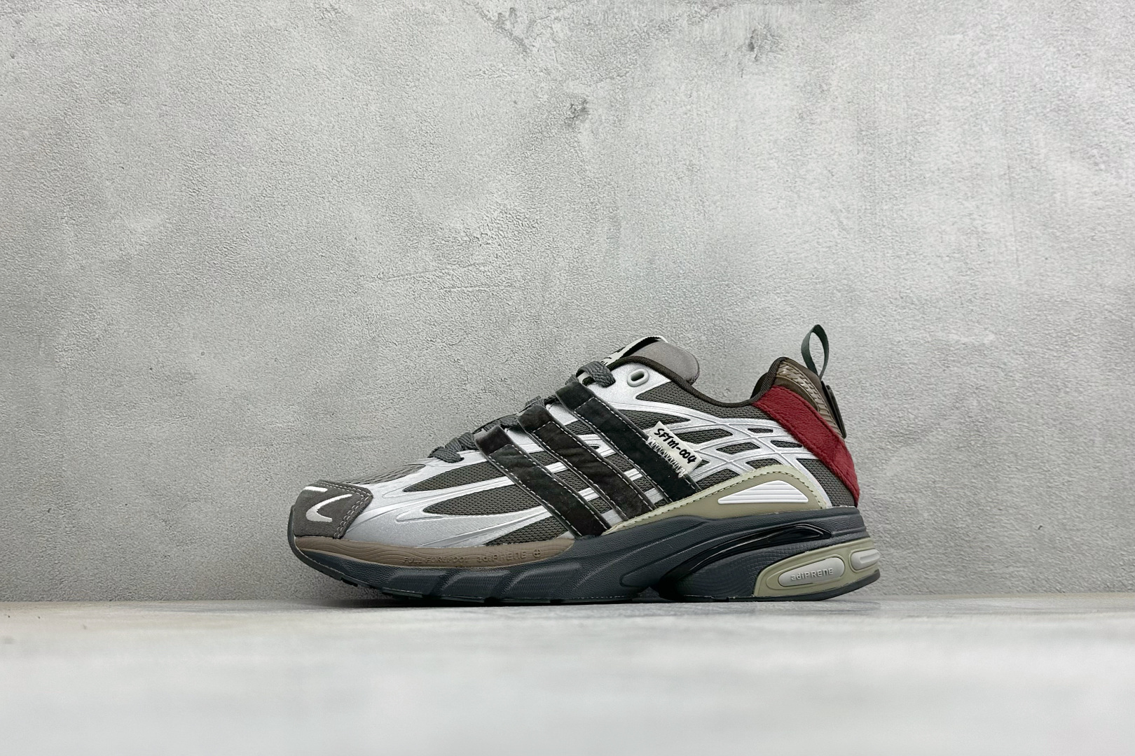 ADISTAR CUSHION SFTM 休闲运动跑鞋 货号：JH9009 尺码：36-45 