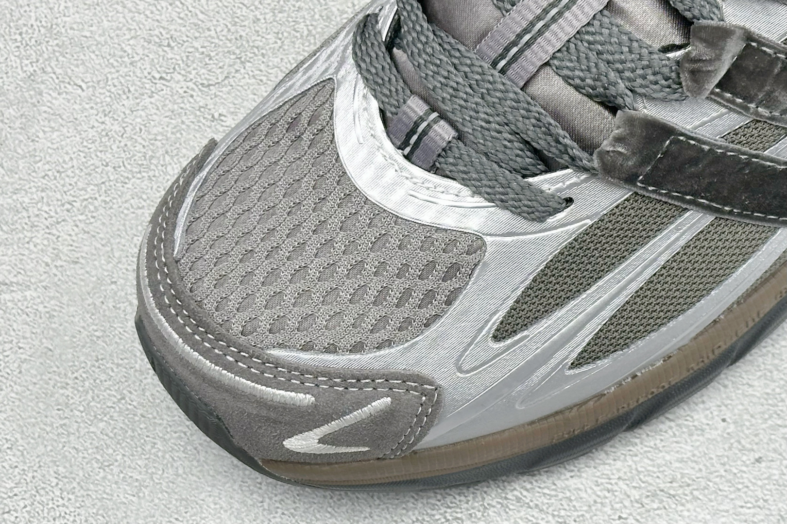 ADISTAR CUSHION SFTM 休闲运动跑鞋 货号：JH9009 尺码：36-45 