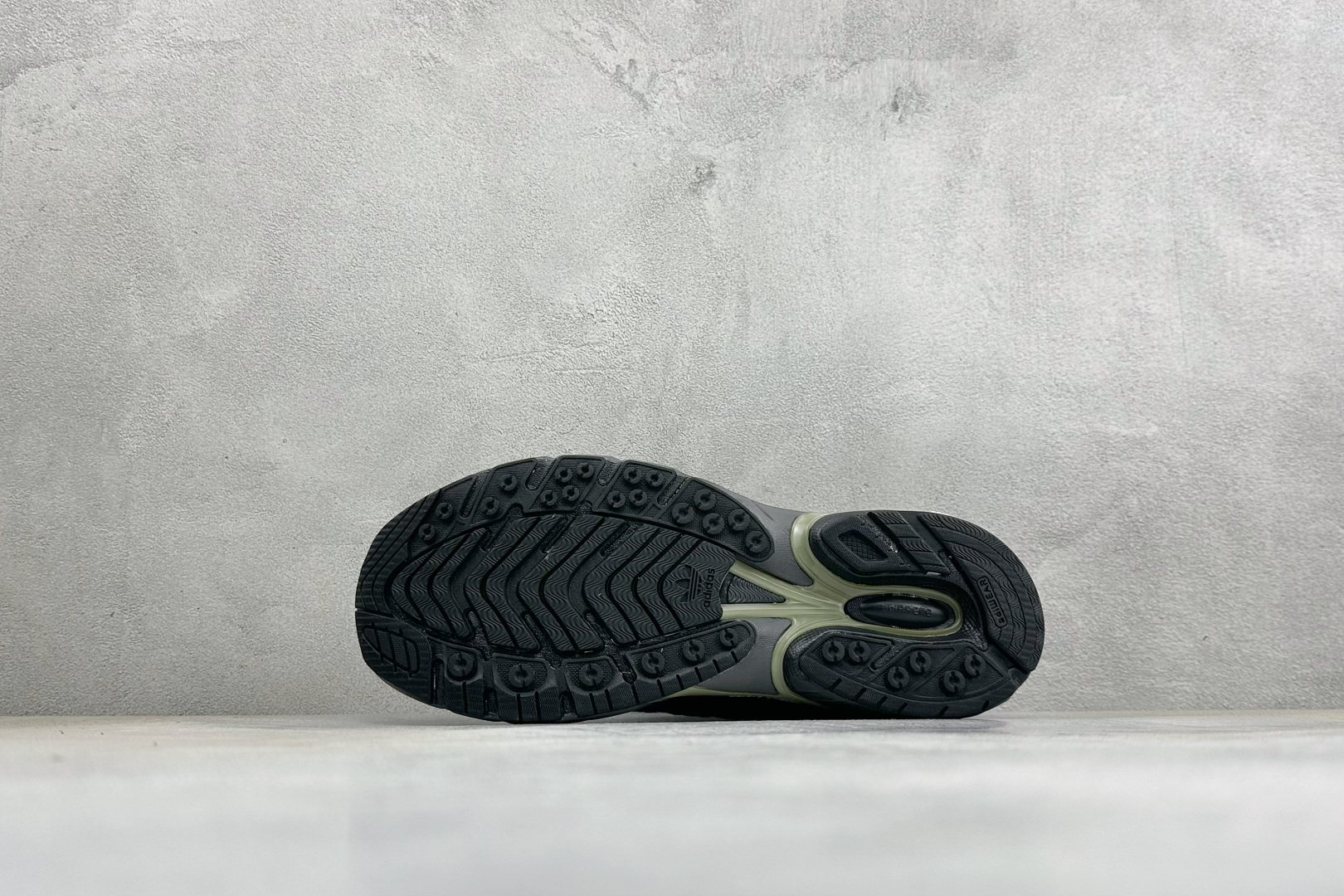 ADISTAR CUSHION SFTM 休闲运动跑鞋 货号：jp-8416 尺码：36-45 
