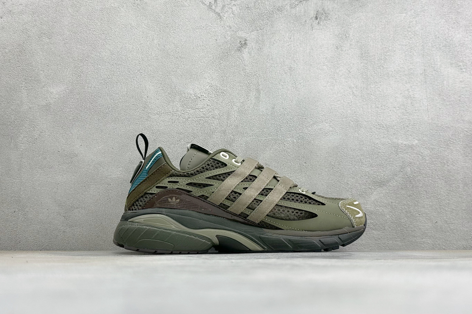 ADISTAR CUSHION SFTM 休闲运动跑鞋 货号：JR8044 尺码：36-45 