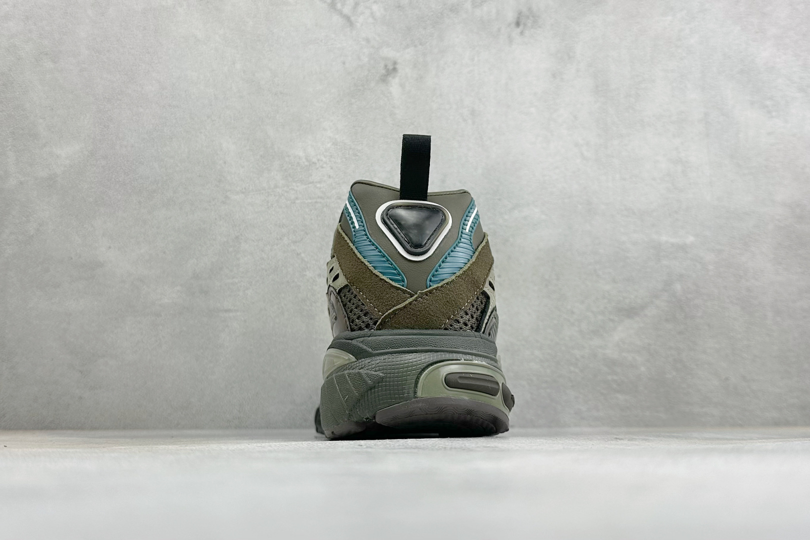 ADISTAR CUSHION SFTM 休闲运动跑鞋 货号：JR8044 尺码：36-45 