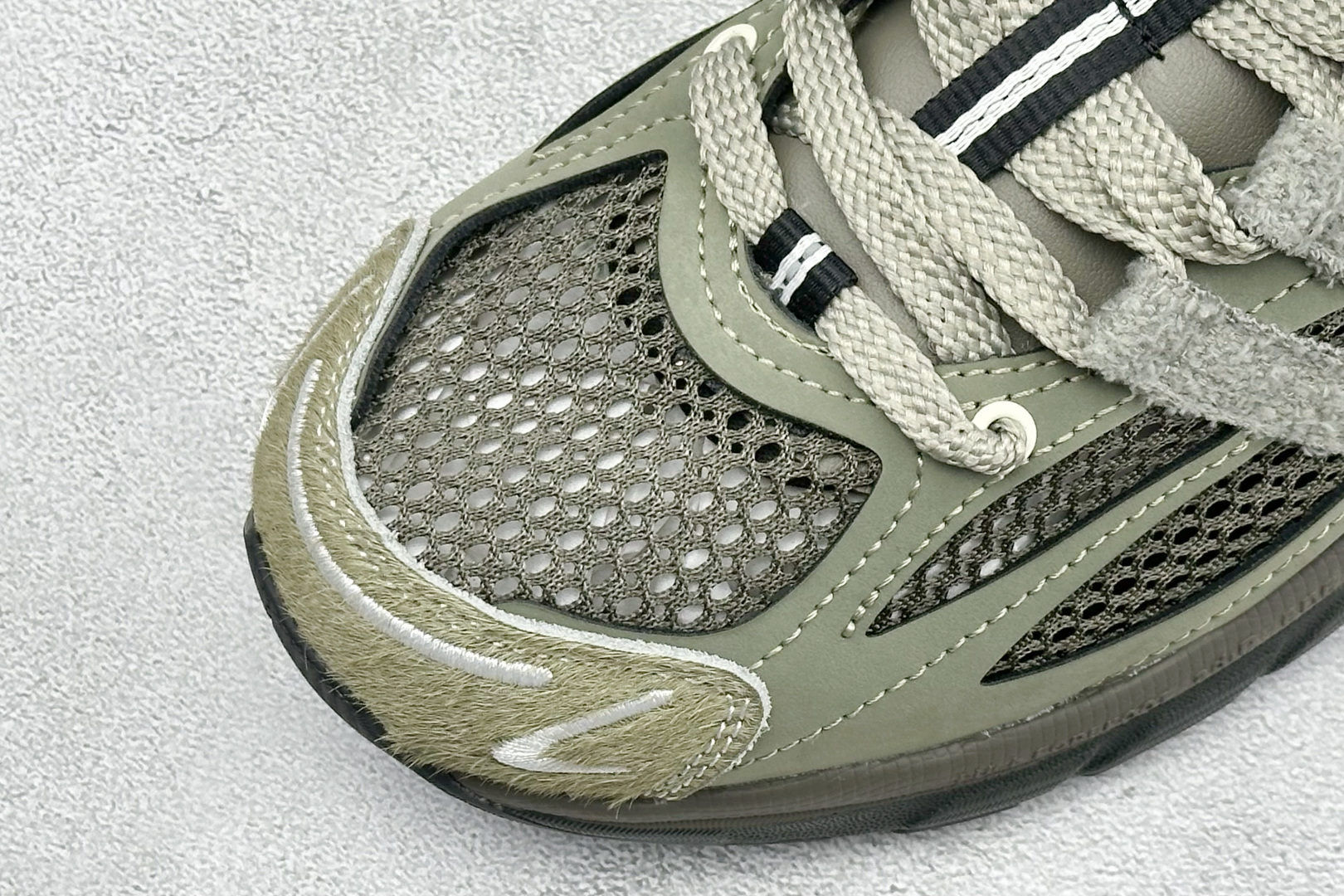 ADISTAR CUSHION SFTM 休闲运动跑鞋 货号：JR8044 尺码：36-45 