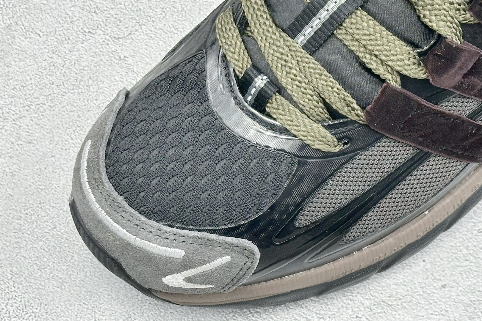 ADISTAR CUSHION SFTM 休闲运动跑鞋 货号：JH9007 尺码：36-45 