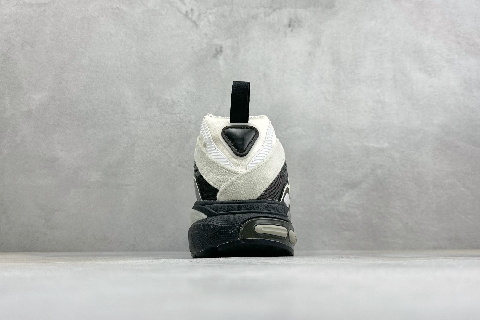 ADISTAR CUSHION SFTM 休闲运动跑鞋 货号：JH9007 尺码：36-45 