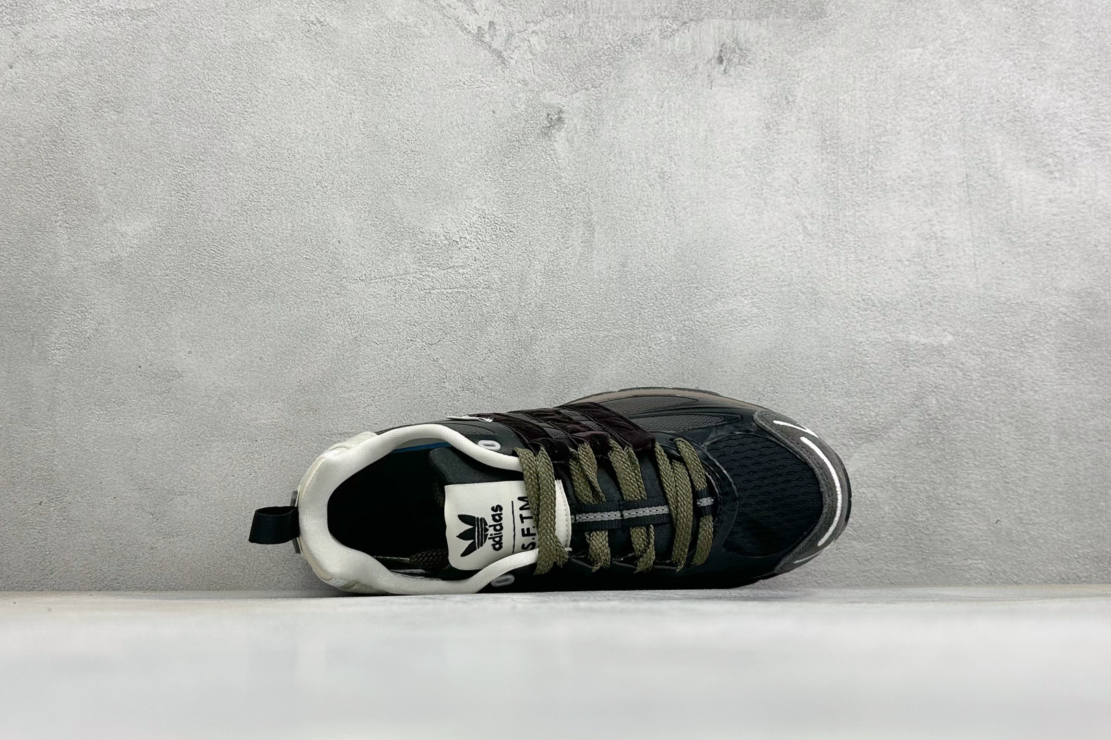 ADISTAR CUSHION SFTM 休闲运动跑鞋 货号：JH9007 尺码：36-45 