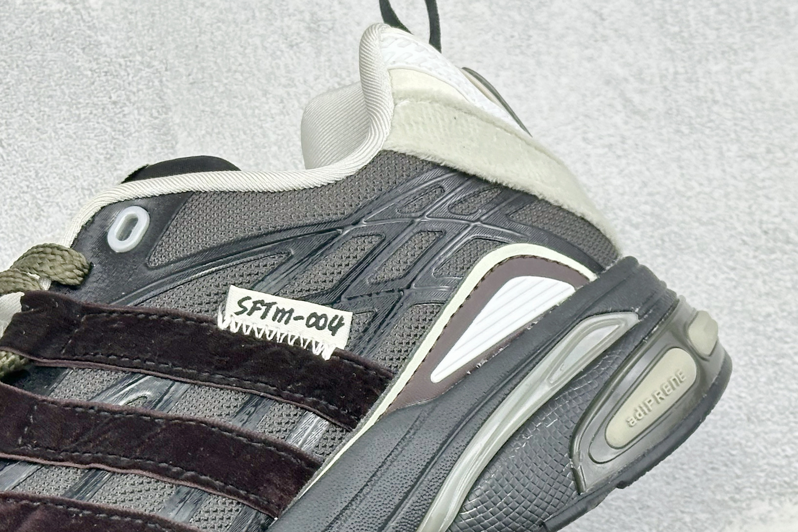 ADISTAR CUSHION SFTM 休闲运动跑鞋 货号：JH9007 尺码：36-45 
