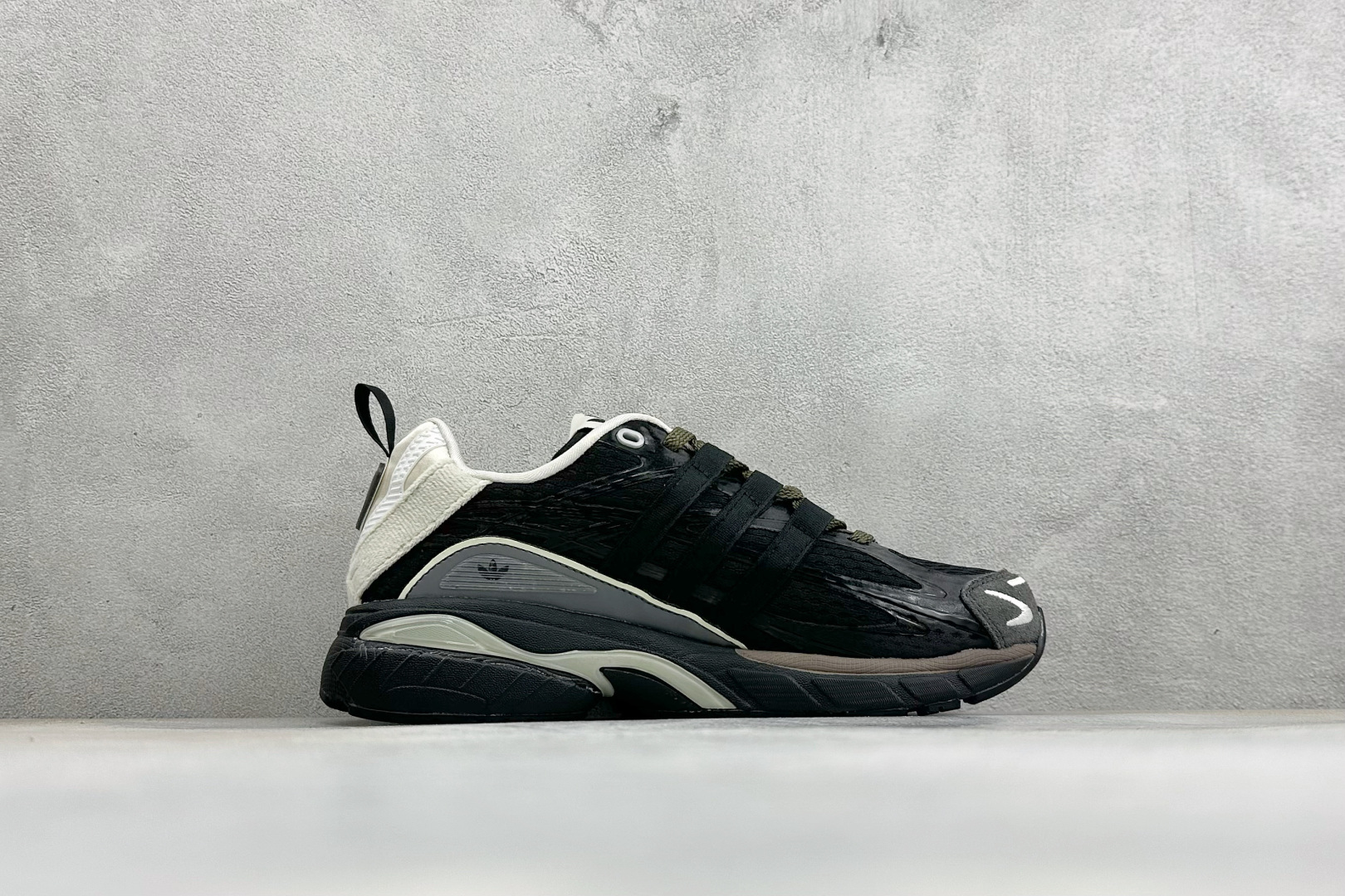 ADISTAR CUSHION SFTM 休闲运动跑鞋 货号：JH9007 尺码：36-45 