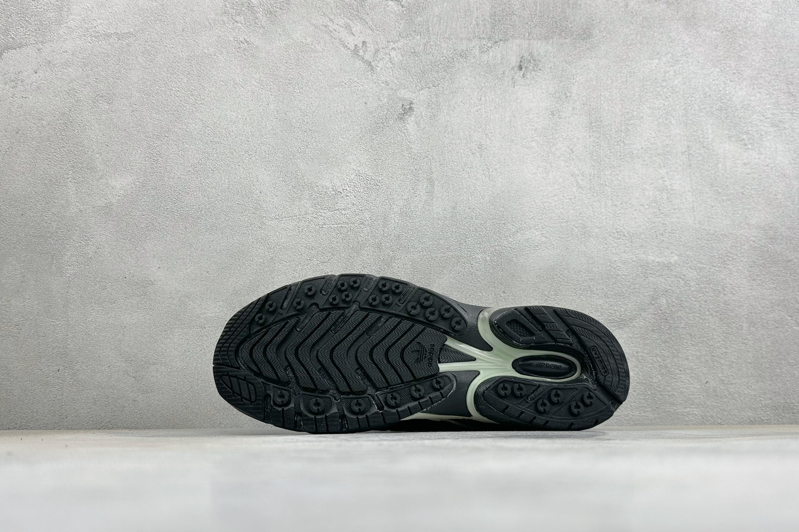 ADISTAR CUSHION SFTM 休闲运动跑鞋 货号：JH9007 尺码：36-45 