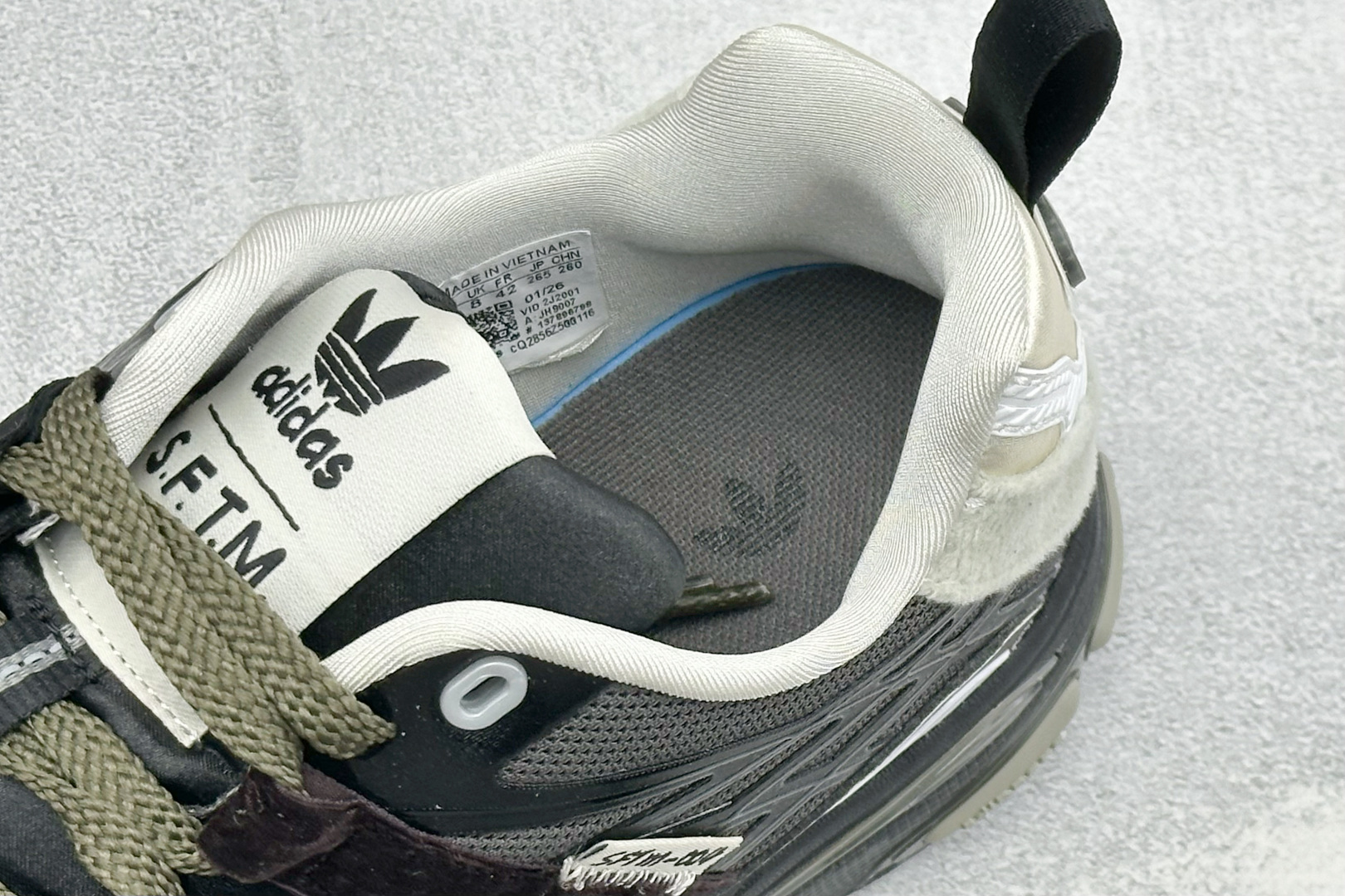 ADISTAR CUSHION SFTM 休闲运动跑鞋 货号：JH9007 尺码：36-45 