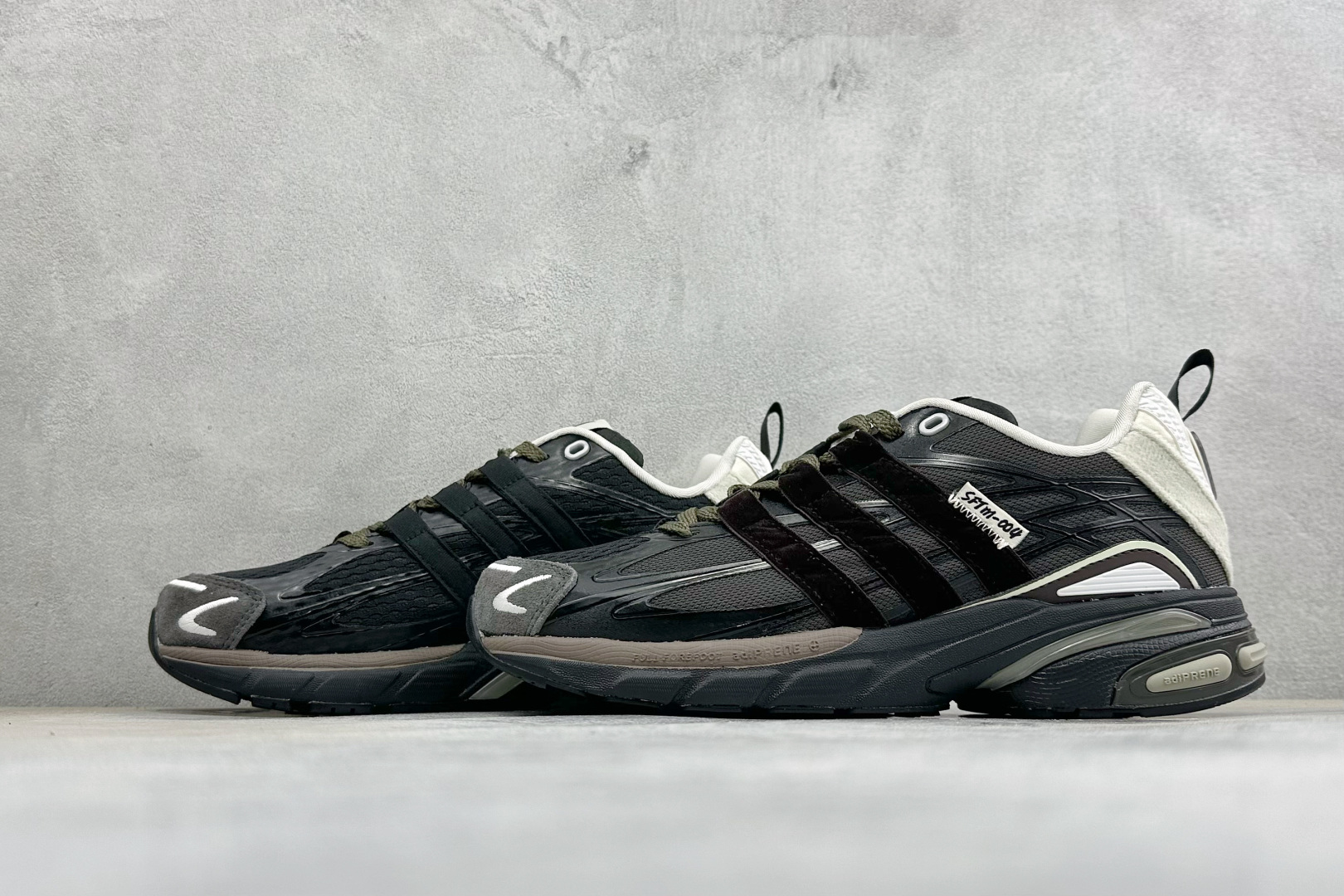 ADISTAR CUSHION SFTM 休闲运动跑鞋 货号：JH9007 尺码：36-45 