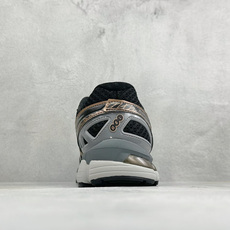 XR版Asics Gel-Kayano 20 亚瑟士 舒适百搭耐磨支撑透气 低帮跑步鞋 货号: 1203A388-002 XR版Asics Gel-Kayano 20 亚瑟士 舒适百搭耐磨支撑透气 低帮跑步鞋 货号: 1203A388-002