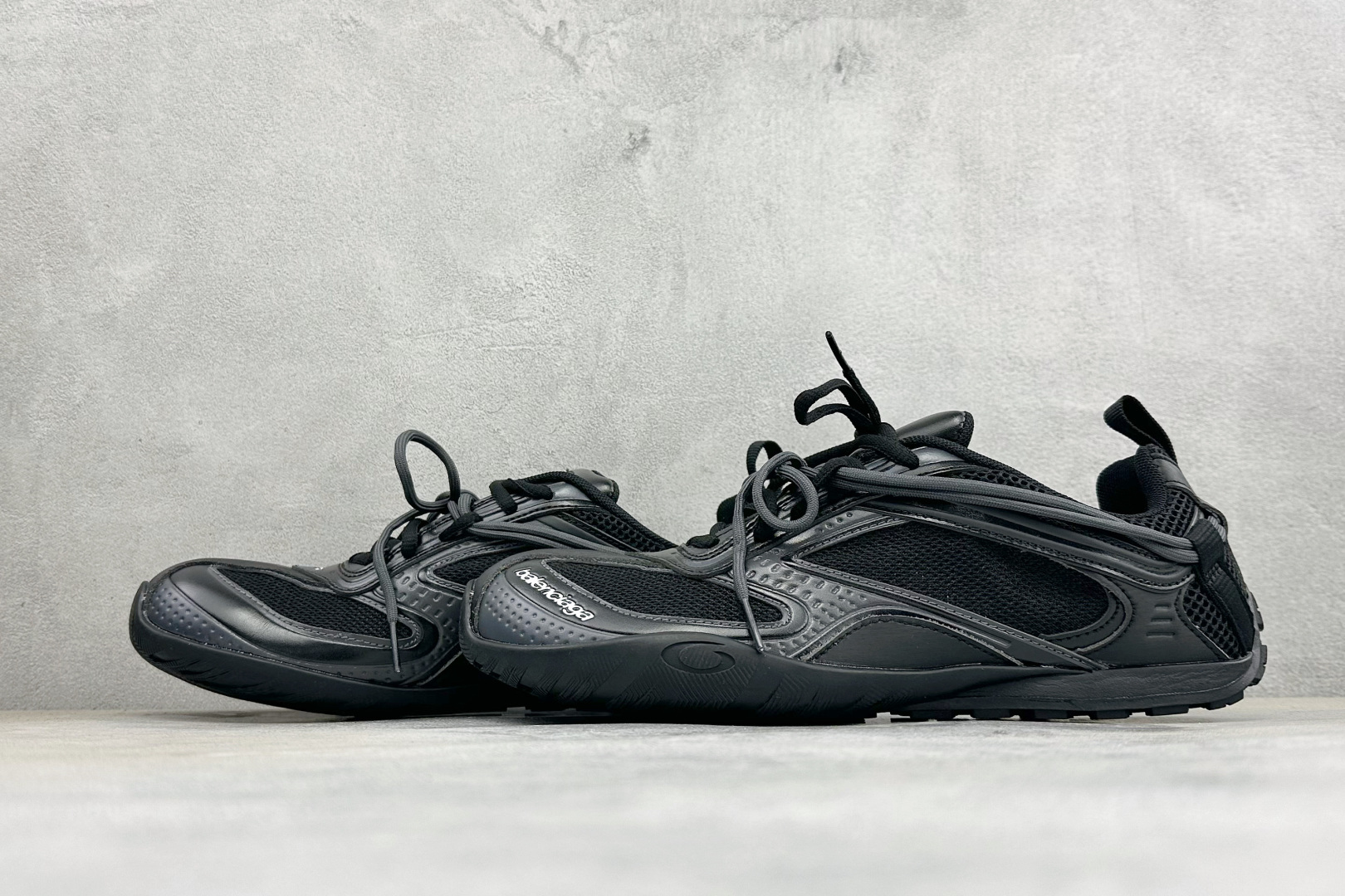 GO版Balenciaga巴黎世家 25代 Radar Gradient Lines 圆头系带logo标志 纯原生产线出 GO版Balenciaga巴黎世家 25代 Radar Gradient Lines 圆头系带logo标志 纯原生产线出