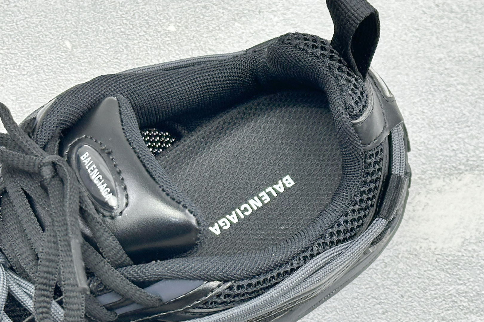 GO版Balenciaga巴黎世家 25代 Radar Gradient Lines 圆头系带logo标志 纯原生产线出 GO版Balenciaga巴黎世家 25代 Radar Gradient Lines 圆头系带logo标志 纯原生产线出