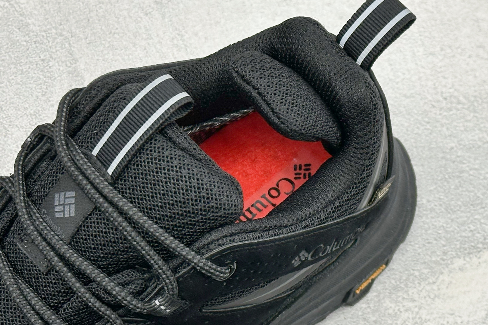 Columbia 哥伦比亚户外登山鞋休闲越野徒步鞋 广东大厂品质 面料采用进口磨砂牛皮 鞋底采用Vibram黄金大底 专