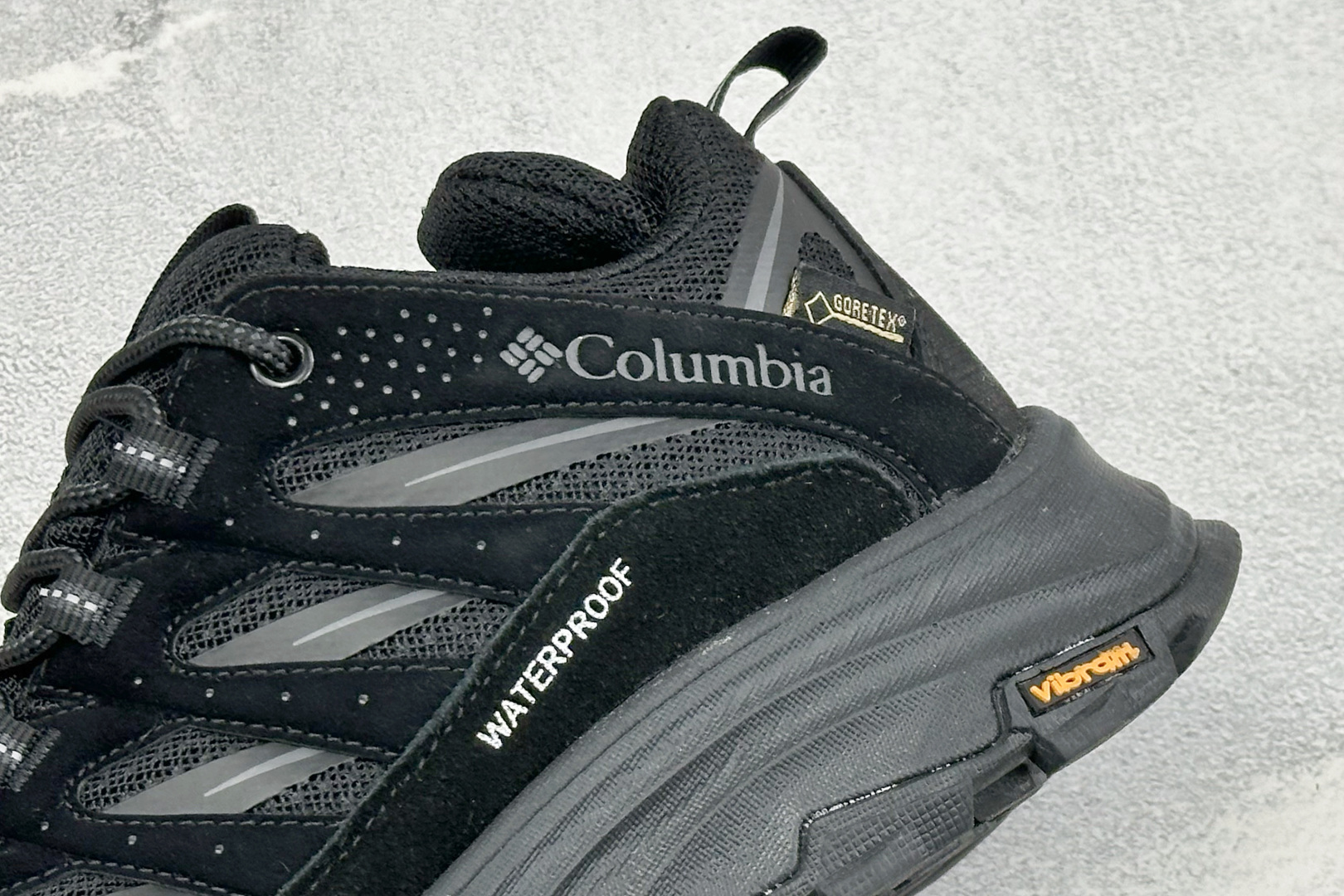 Columbia 哥伦比亚户外登山鞋休闲越野徒步鞋 广东大厂品质 面料采用进口磨砂牛皮 鞋底采用Vibram黄金大底 专