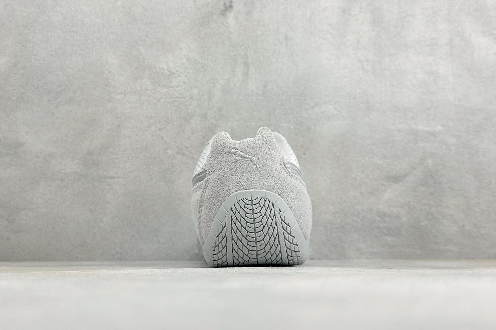 M版Puma Speedcet Etoile Wns 彪马薄底德迅复古运动休闲赛车跑鞋 以趣味十足又前卫复古的设计引领潮