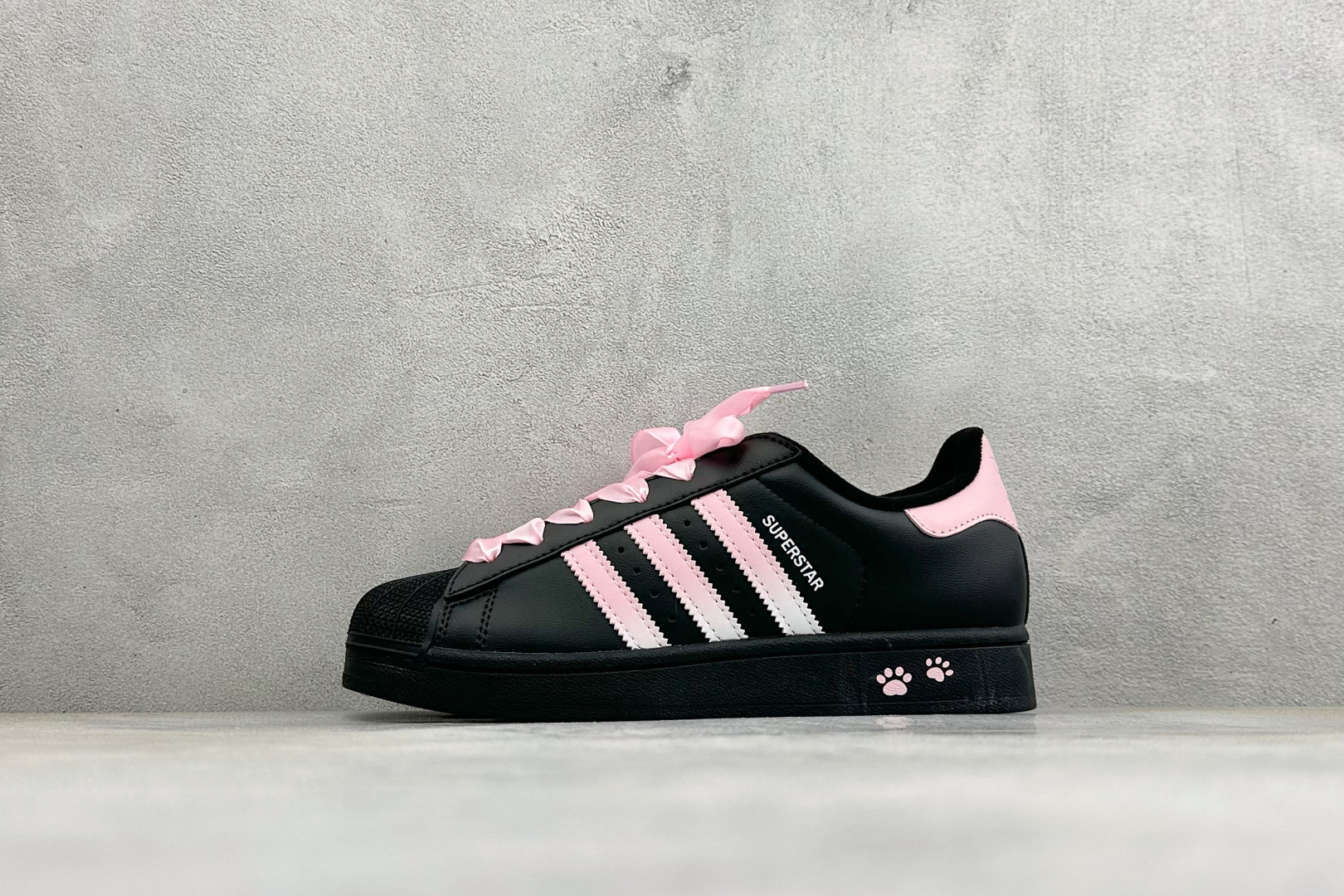 Adidas Originals SUPERSTAR W 贝壳头系列 三叶草低帮经典百搭休闲运动板鞋 货号：JH9977