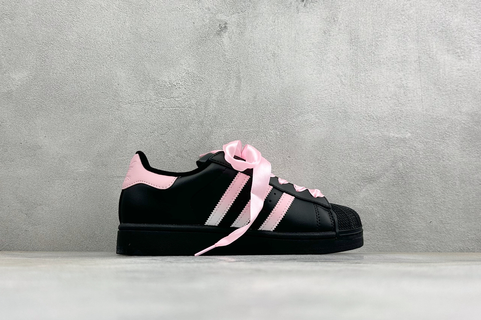 Adidas Originals SUPERSTAR W 贝壳头系列 三叶草低帮经典百搭休闲运动板鞋 货号：JH9977