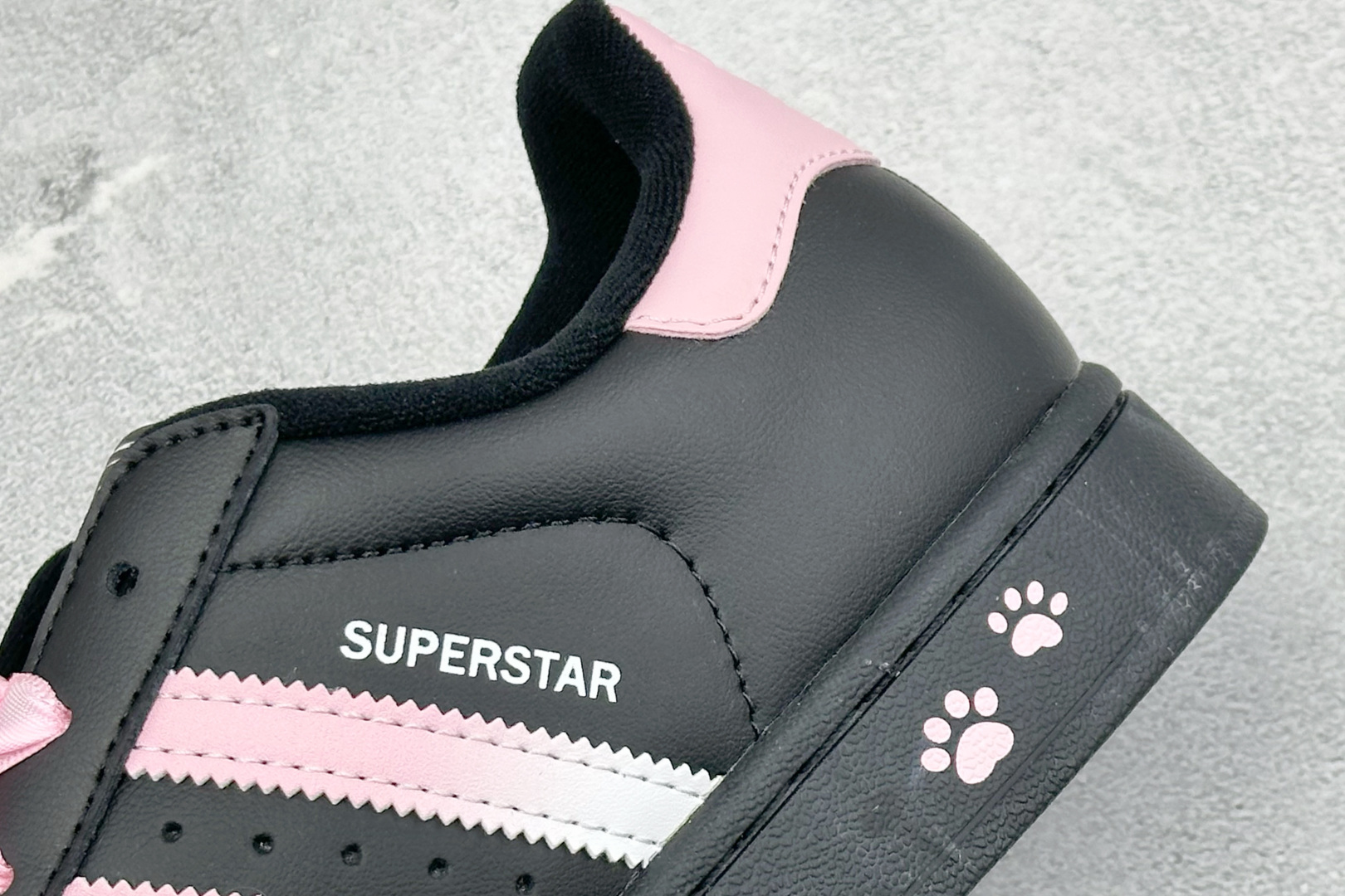 Adidas Originals SUPERSTAR W 贝壳头系列 三叶草低帮经典百搭休闲运动板鞋 货号：JH9977