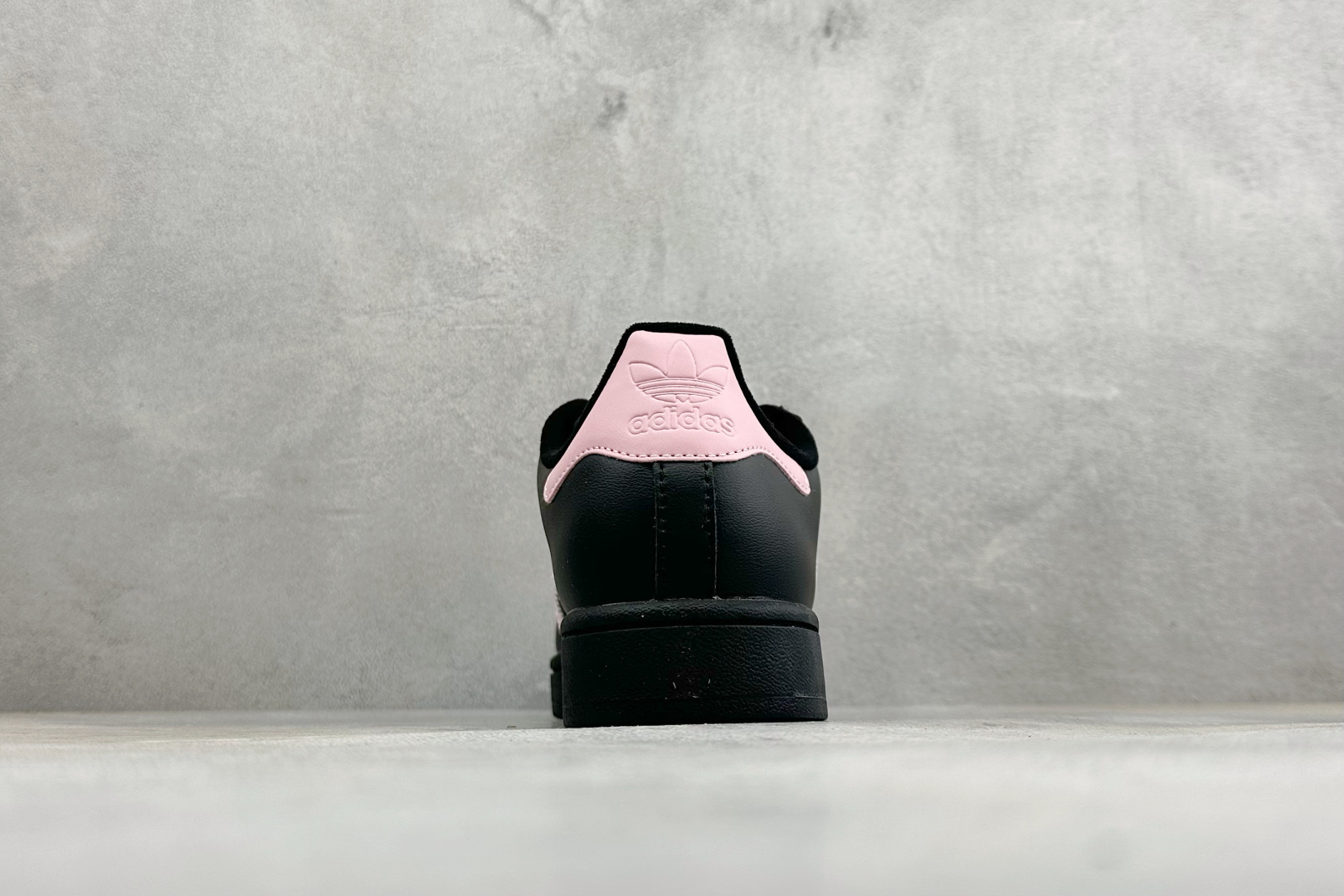 Adidas Originals SUPERSTAR W 贝壳头系列 三叶草低帮经典百搭休闲运动板鞋 货号：JH9977