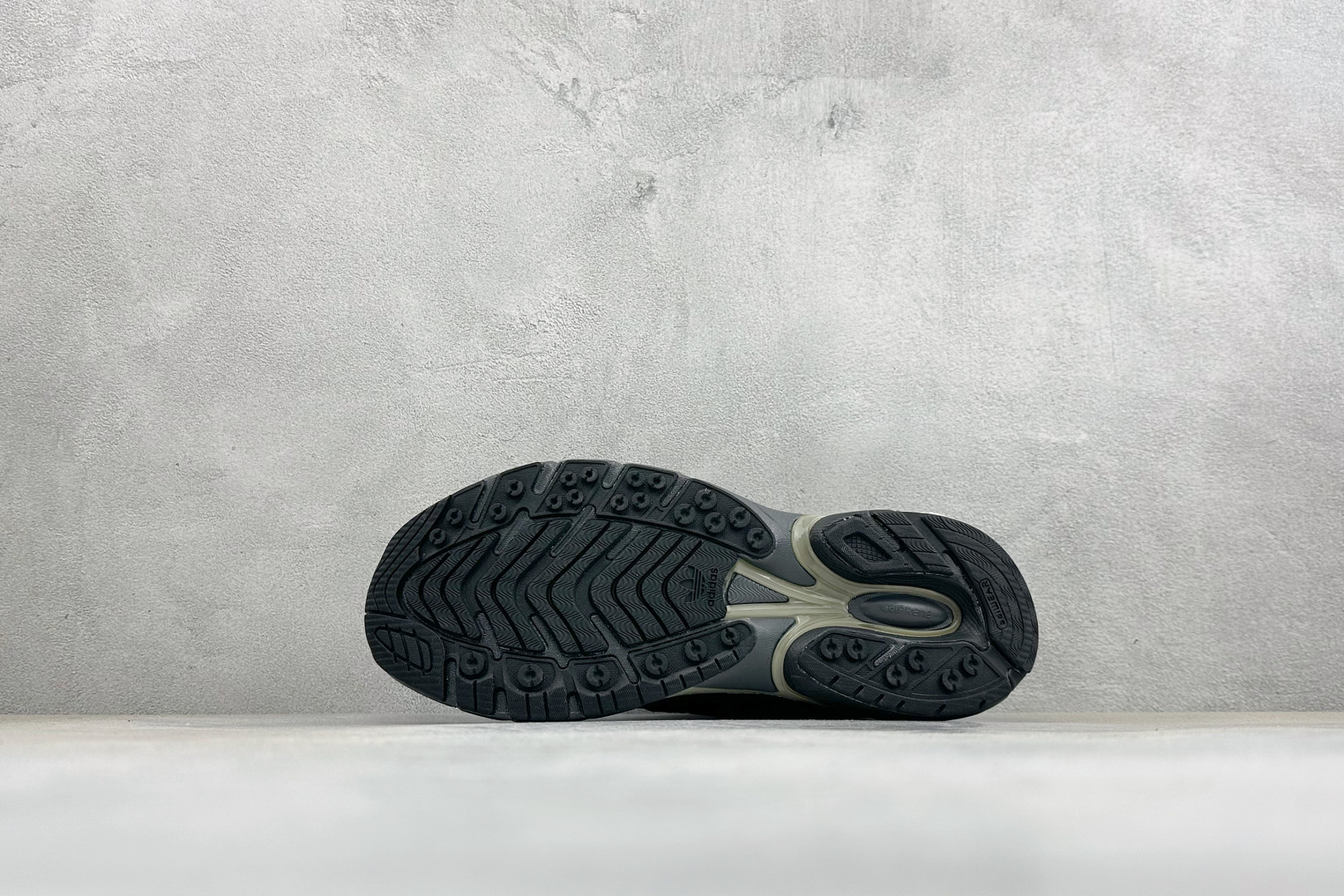 福利特价 SFTM x Adidas Originals ADISTAR CUSHION 联名复古舒适防滑耐磨低帮生活休