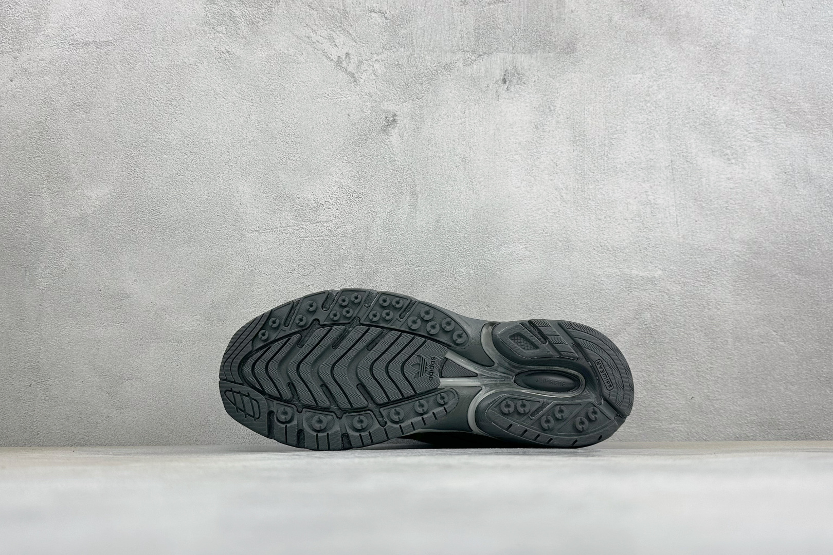 福利特价 SFTM x Adidas Originals ADISTAR CUSHION 联名复古舒适防滑耐磨低帮生活休