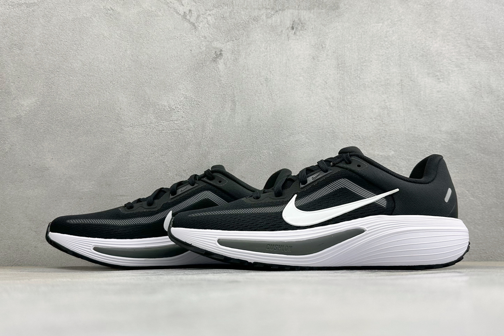 Nike Quest 7 网面透气时尚休闲跑步鞋 简约高科技设计采用多层材料，为双足带来凉爽感受和稳固体验时尚鞋面搭配中