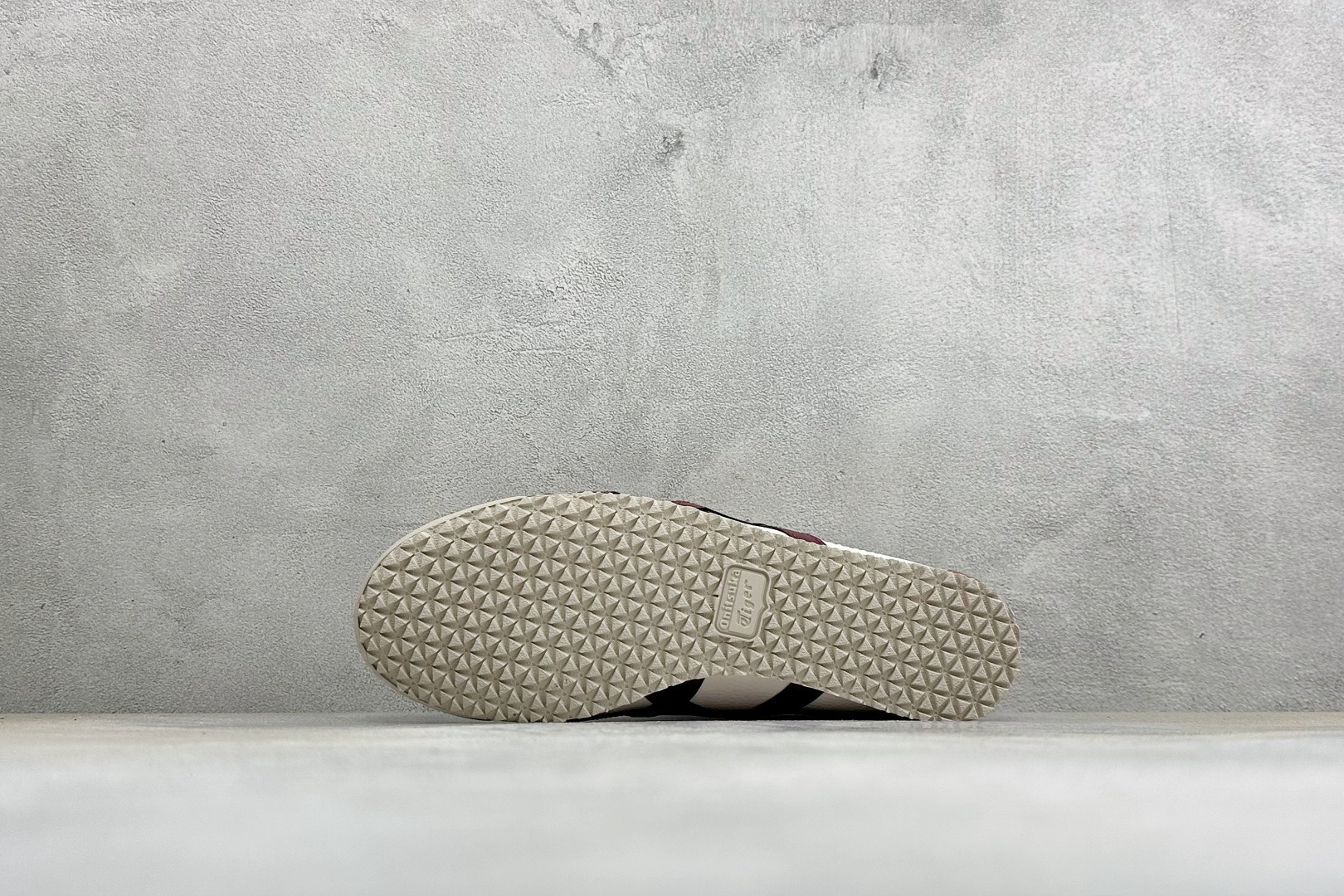 K版鬼冢虎 Onitsuka Tiger Mexico 66® Paraty 百搭单品板鞋 MEXICO 66是鬼冢虎旗