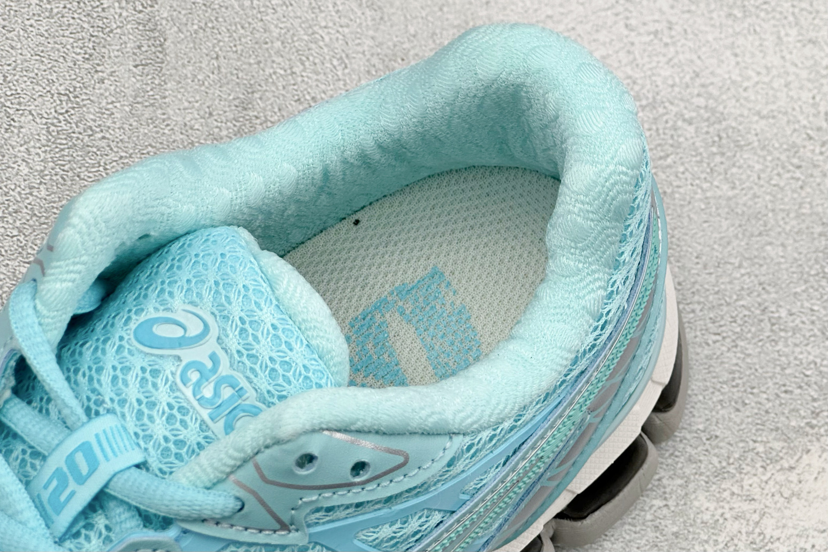XR版Asics Gel-Kayano 20 亚瑟士 舒适百搭耐磨支撑透气 低帮跑步鞋 货号: 1203A388-036