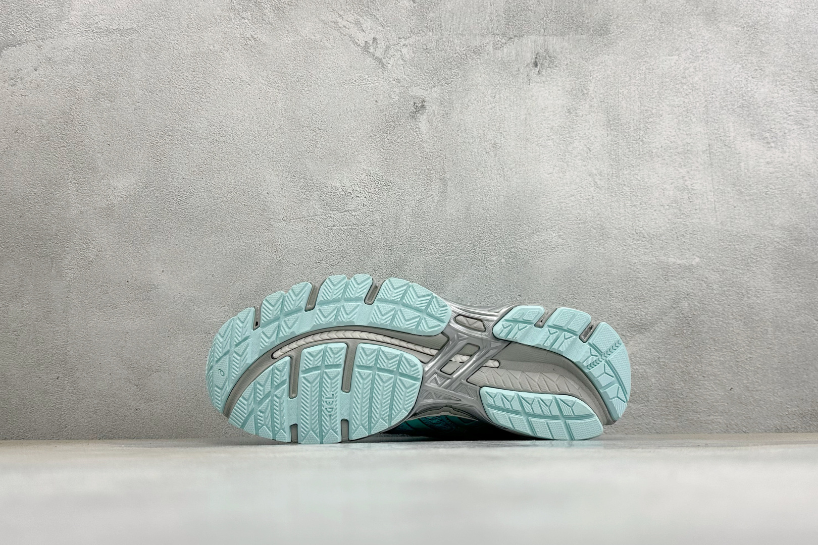 XR版Asics Gel-Kayano 20 亚瑟士 舒适百搭耐磨支撑透气 低帮跑步鞋 货号: 1203A388-036