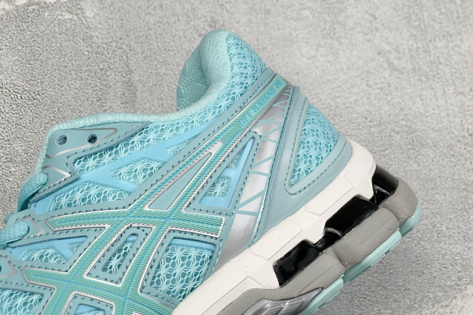 XR版Asics Gel-Kayano 20 亚瑟士 舒适百搭耐磨支撑透气 低帮跑步鞋 货号: 1203A388-036