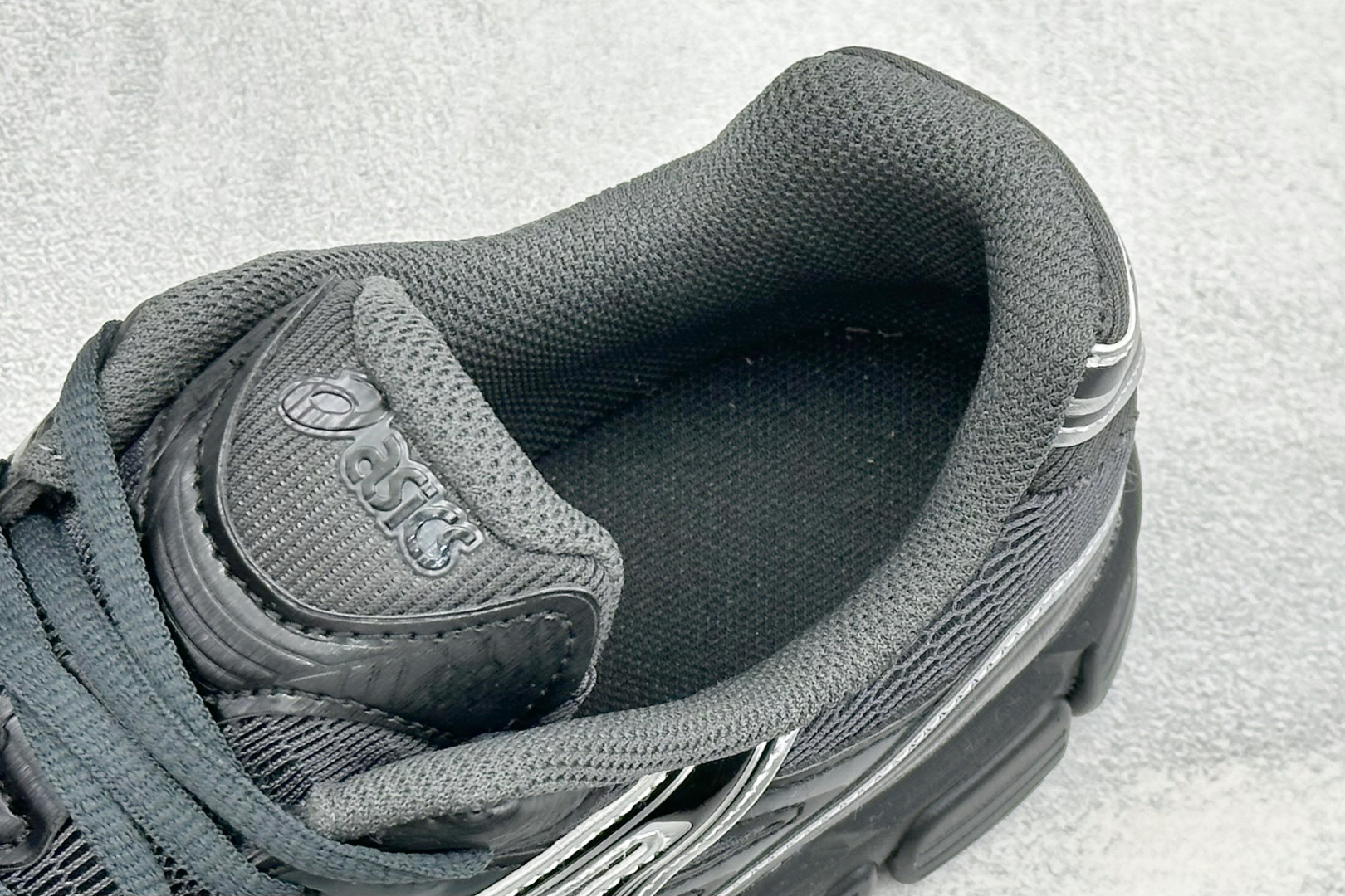 XM版Asics Gel-Stratus Mc系列 亚瑟士 低帮轻量缓震休闲运动跑步鞋 货号: 1203B049-020