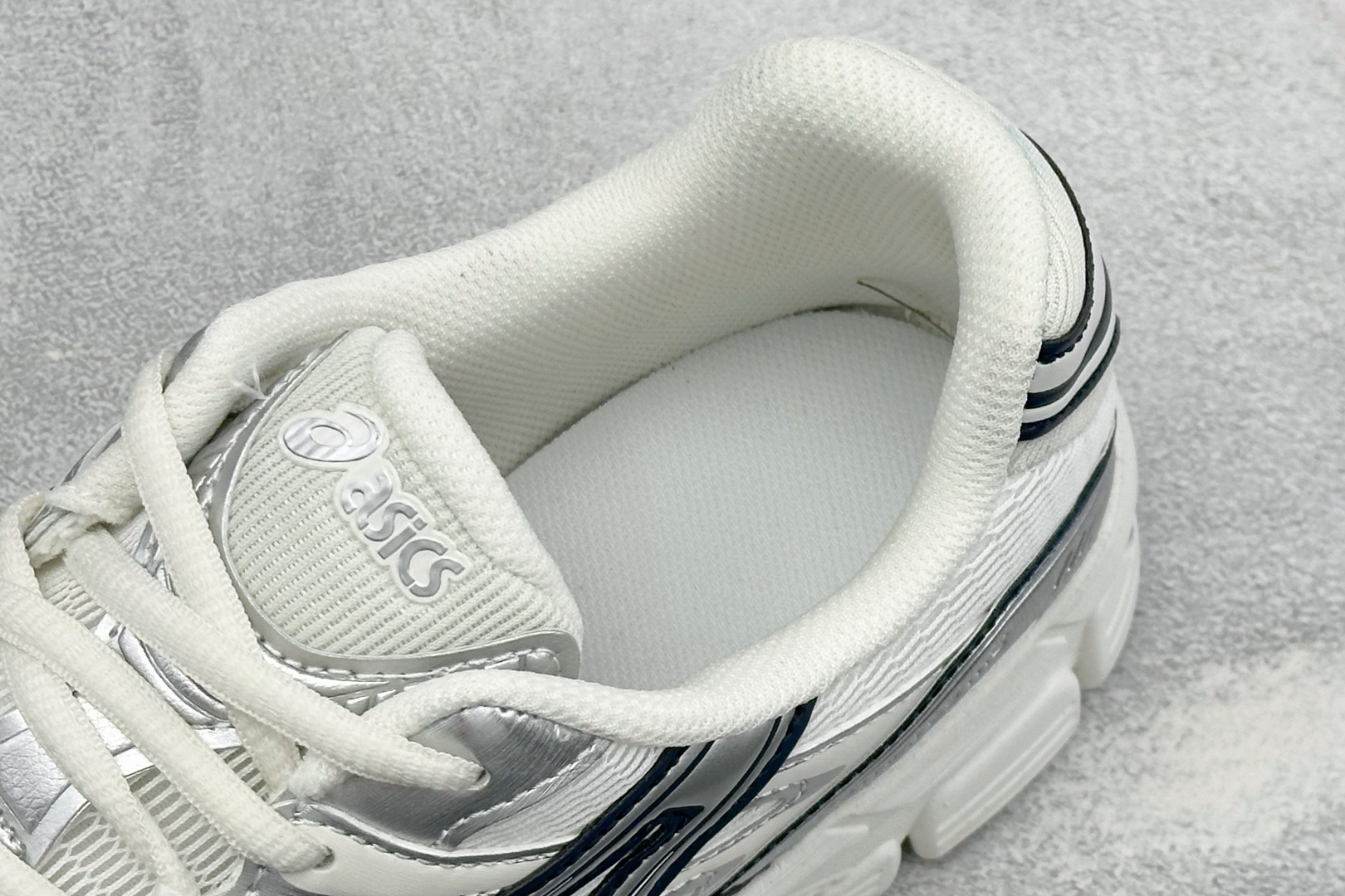 XM版Asics Gel-Stratus Mc系列 亚瑟士 低帮轻量缓震休闲运动跑步鞋 货号: 1203B049-103